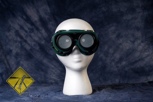 Central scotoma 20/200 (6/60). Simulates AMD, Stargardt, etc